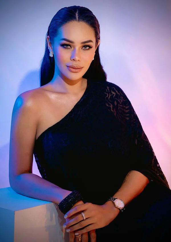 Artistic belly dance pose by Elma showcasing traditional Middle Eastern dance in Bali